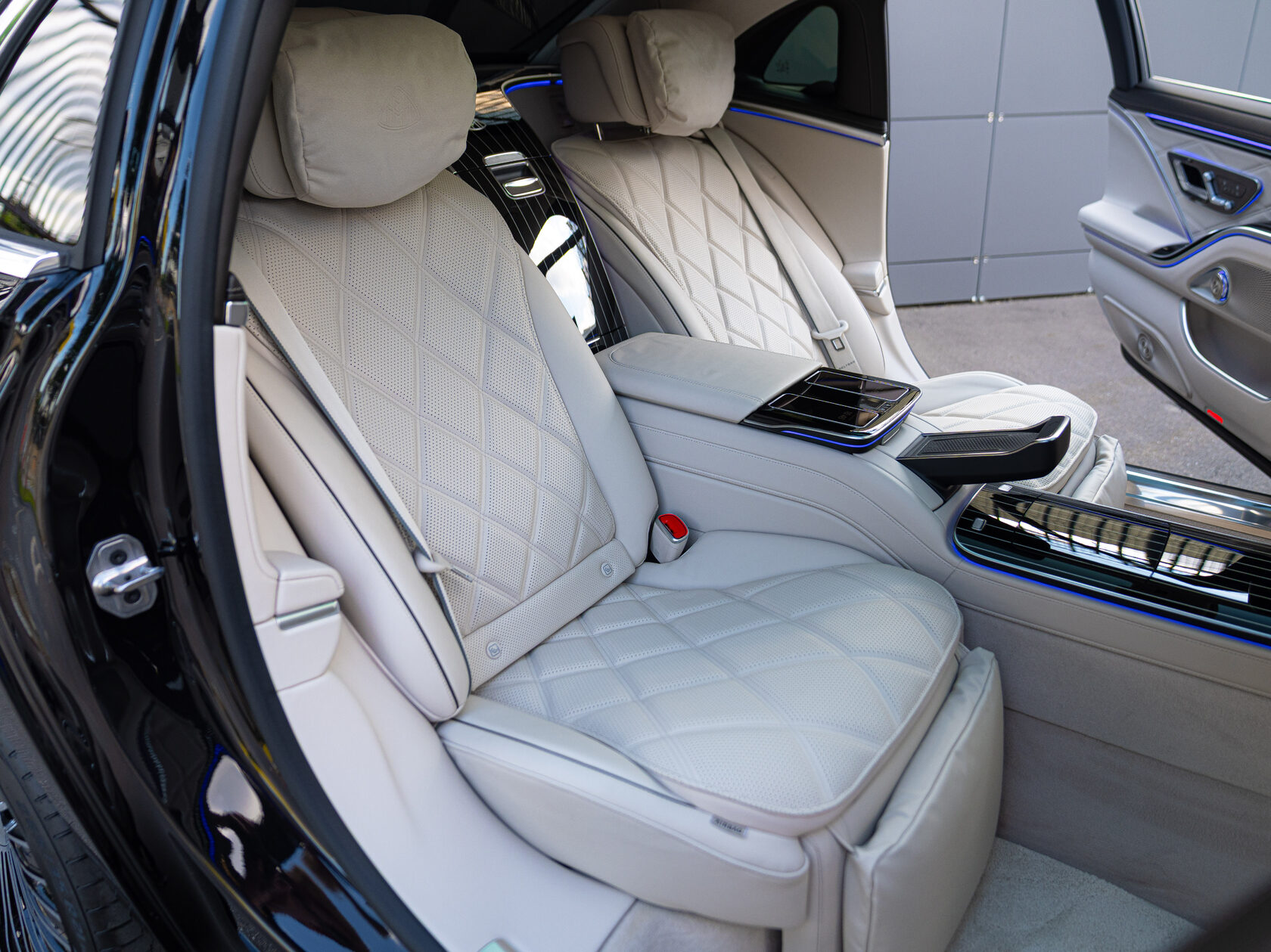 Rolls-Royce Maybach S 580 II  <br>черный обсидиан с покрытием металлик 