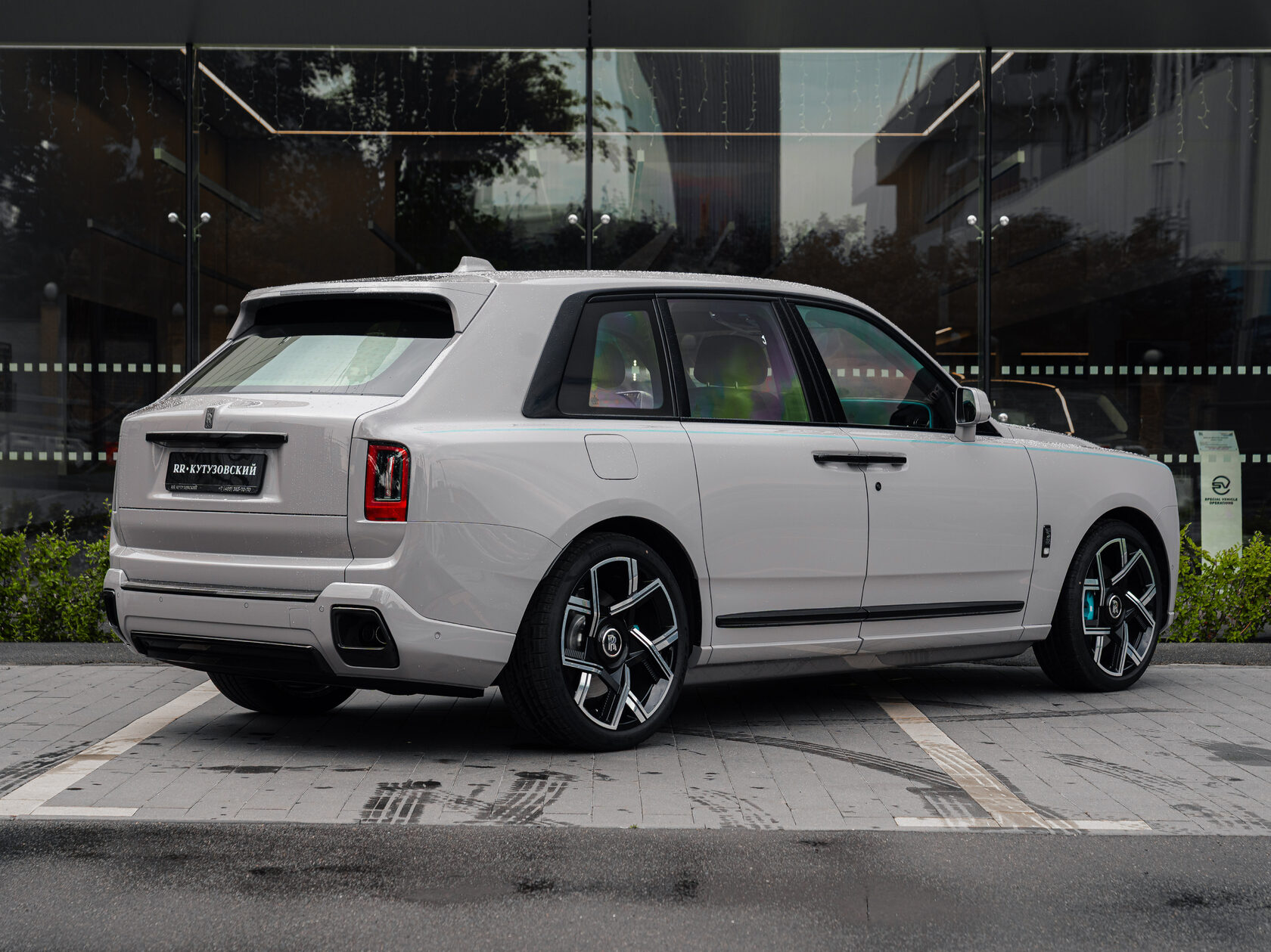 Rolls-Royce Cullinan Black Badge II  <br>Tempest Grey