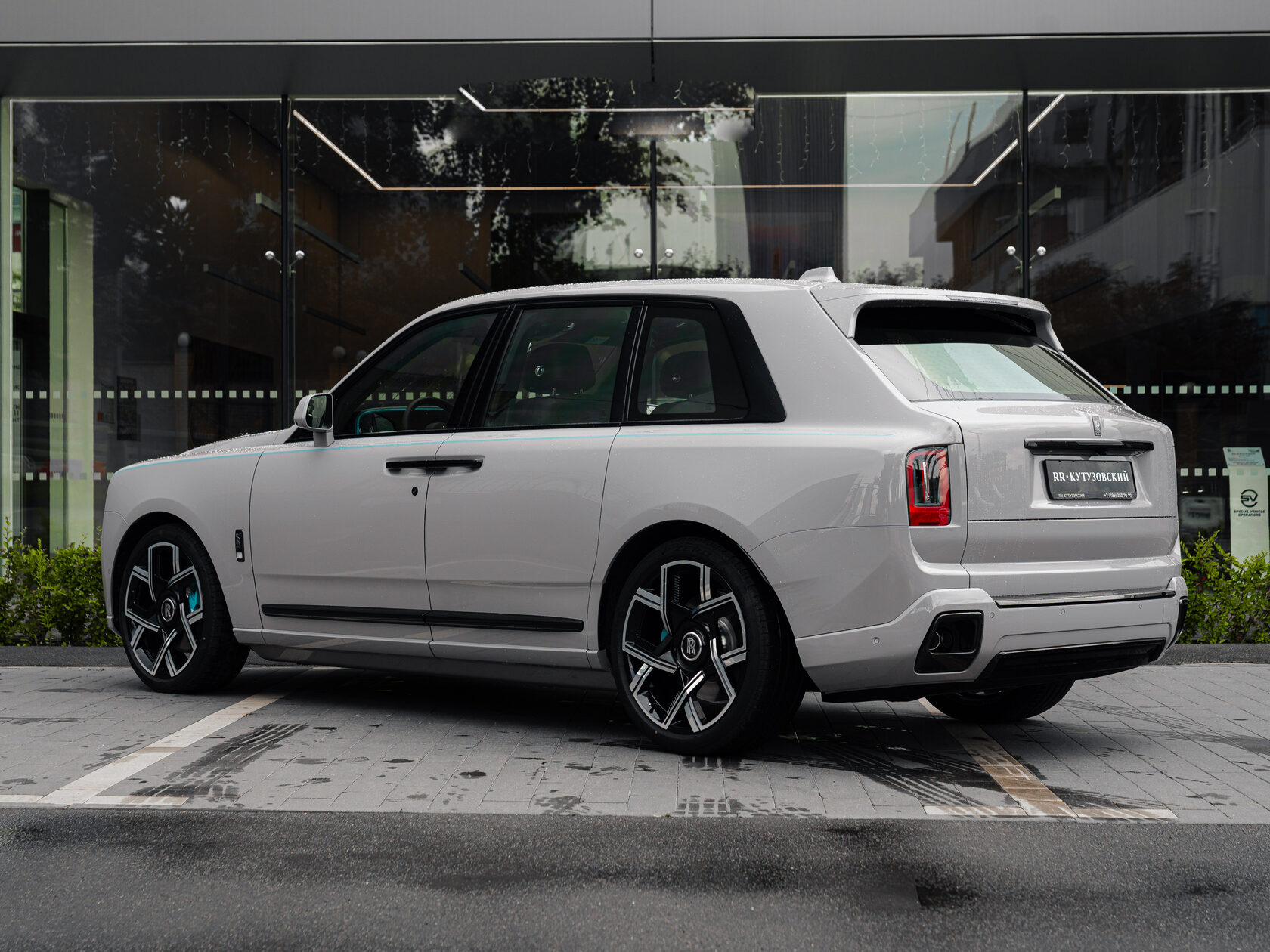 Rolls-Royce Cullinan Black Badge II  <br>Tempest Grey