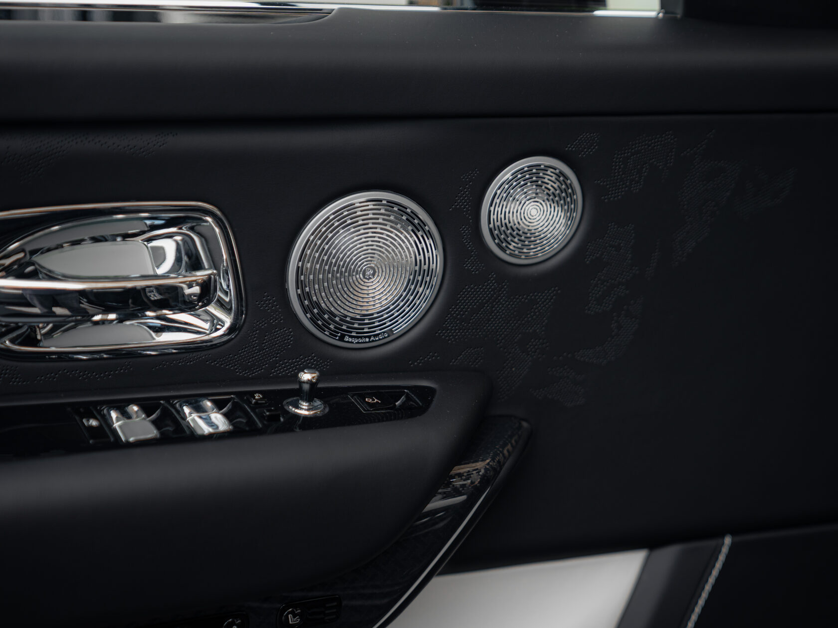 Rolls-Royce Cullinan Black Badge II  <br>Черный 