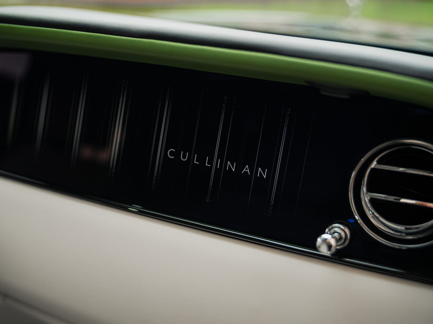 Rolls-Royce II Dark Emerald  <br>Dark Emerald 