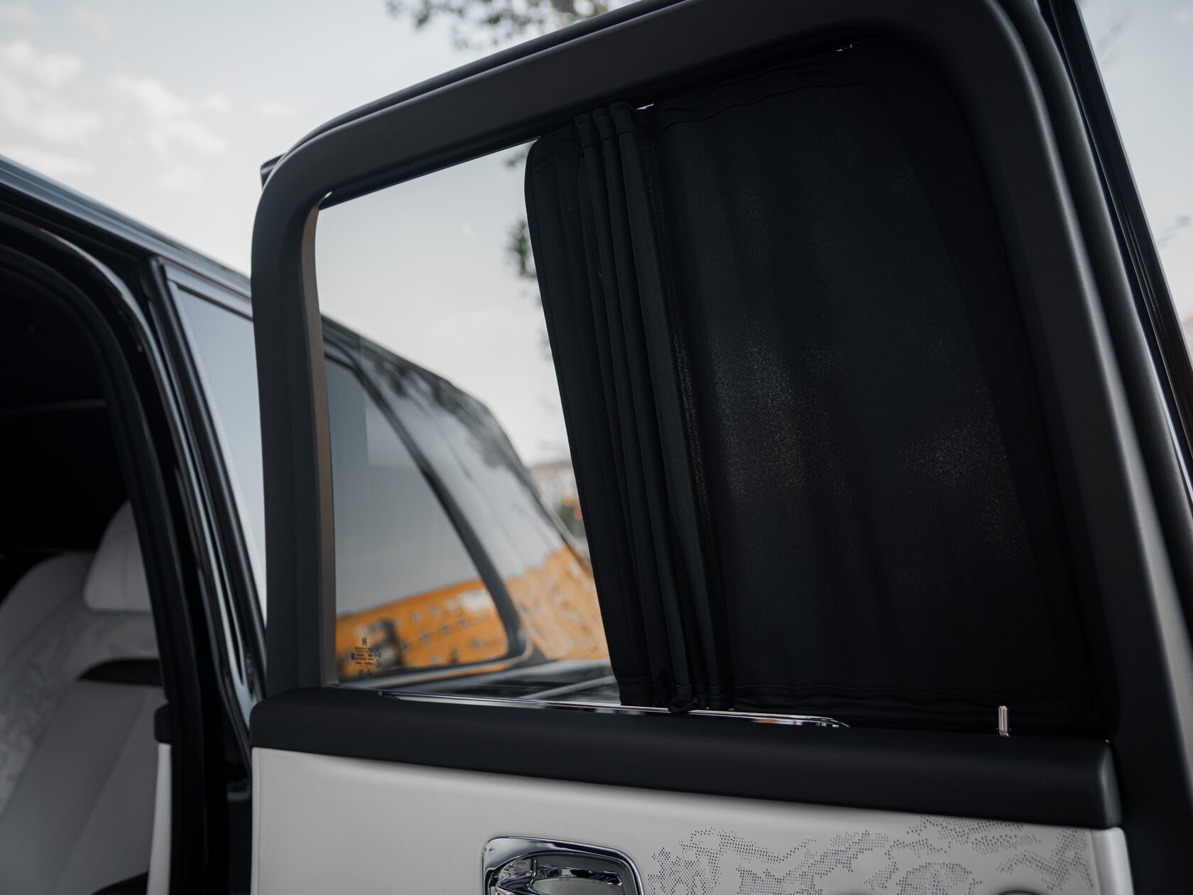 Rolls-Royce Cullinan Black Badge II  <br>Черный 