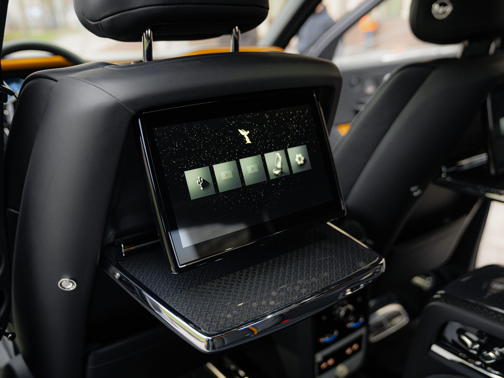 Rolls-Royce Cullinan Black Badge II  <br>Серый 