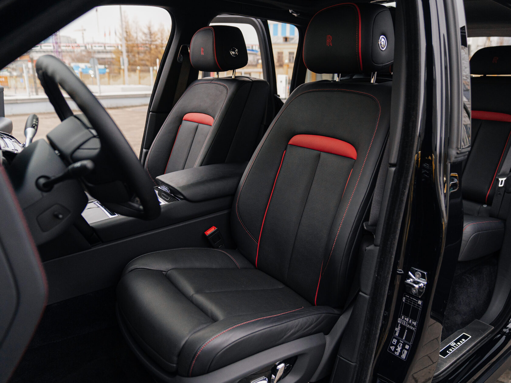 Rolls-Royce Cullinan Black Badge 2025 год <br>Black Diamond 