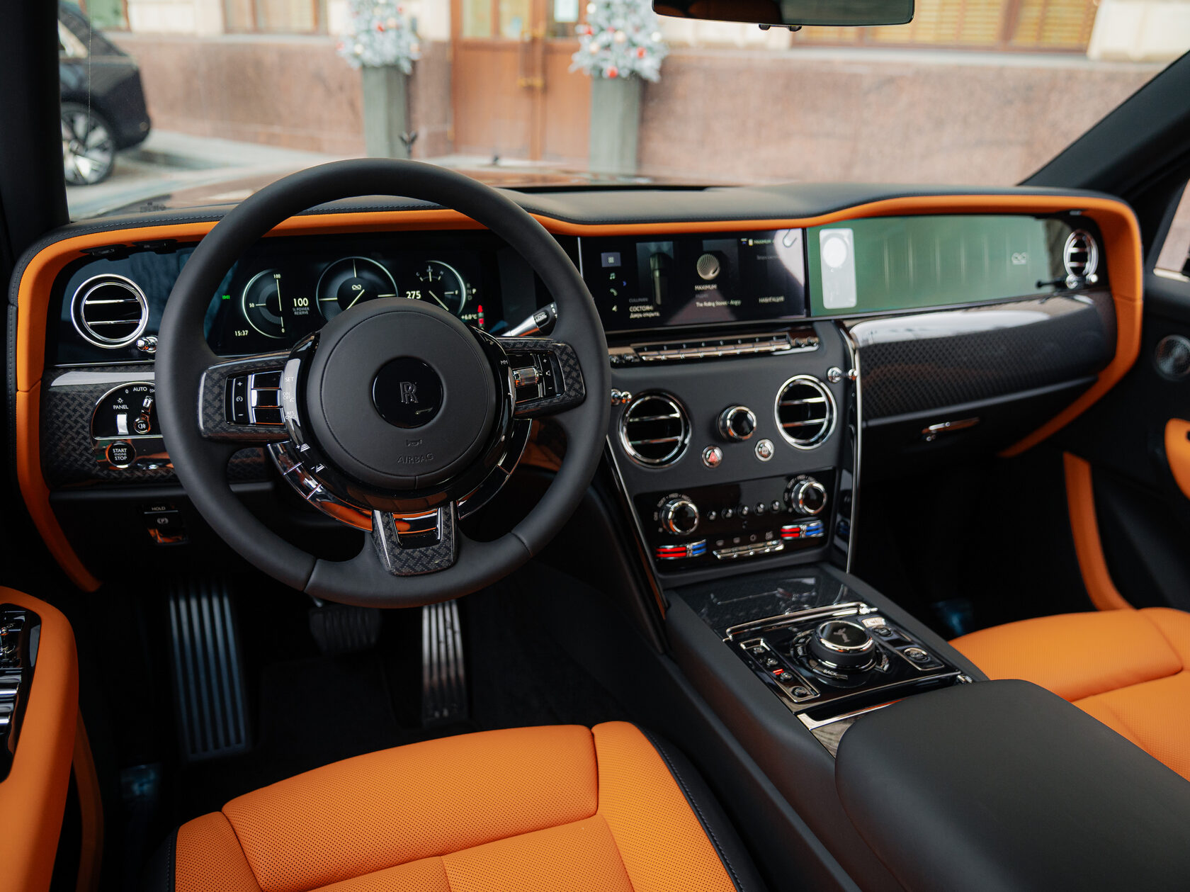 Rolls-Royce Cullinan Black Badge II  <br>Черный 