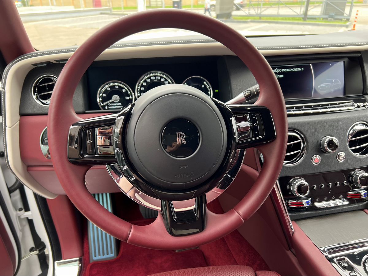 Rolls-Royce Cullinan, I 2019 год <br>Белый