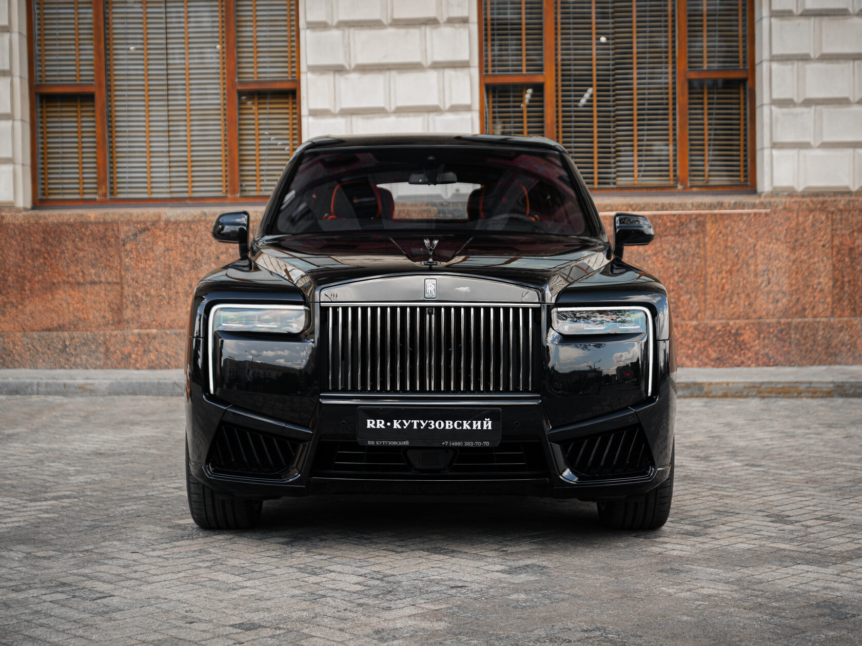Rolls-Royce Cullinan Black Badge II  <br>Черный 