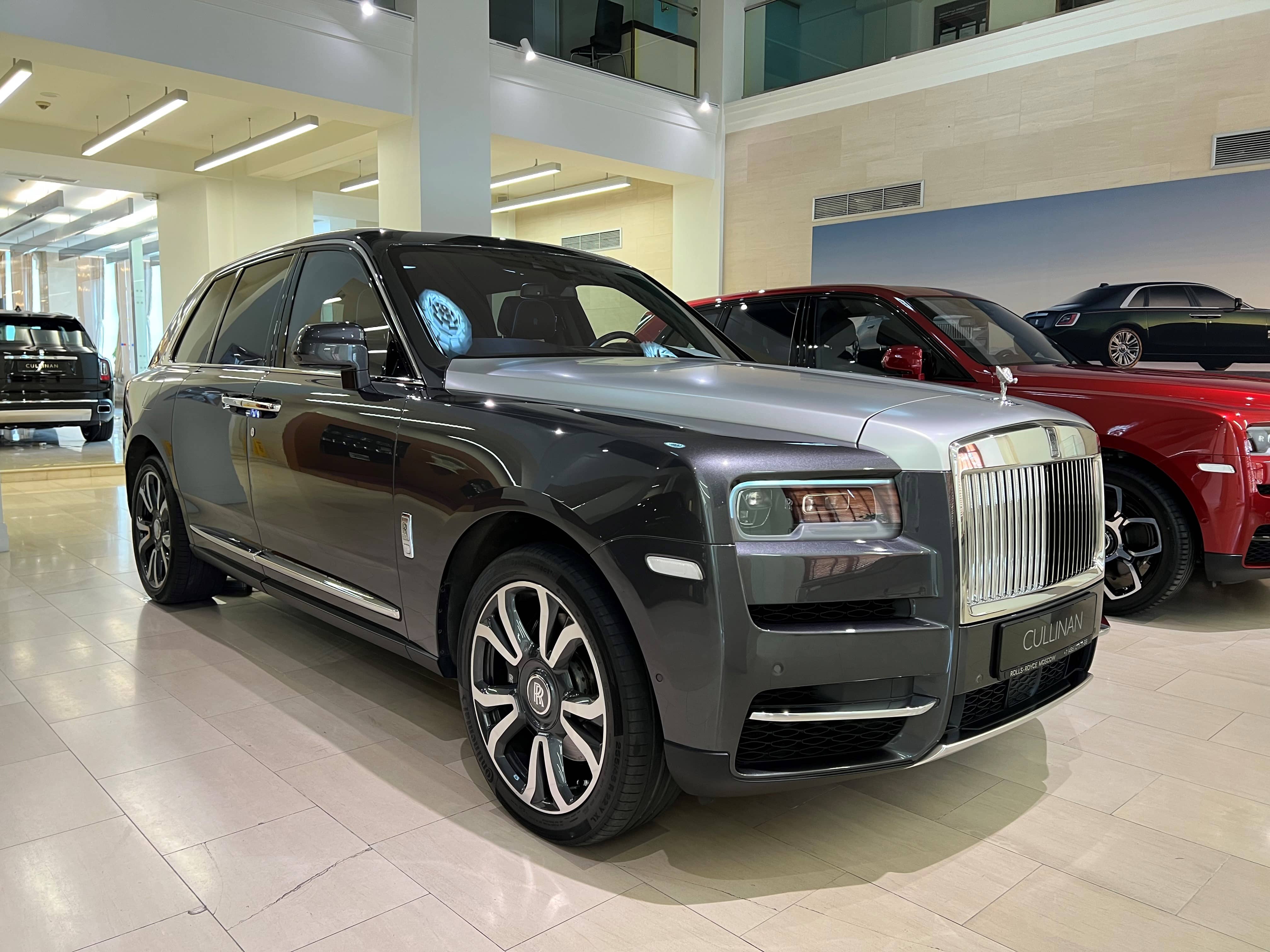 Cars with Jan Coomans RollsRoyce Cullinan review the pinnacle of   PostaMagazine