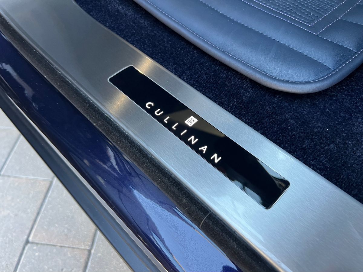 Rolls-Royce Cullinan, I 2020 год <br>Синий