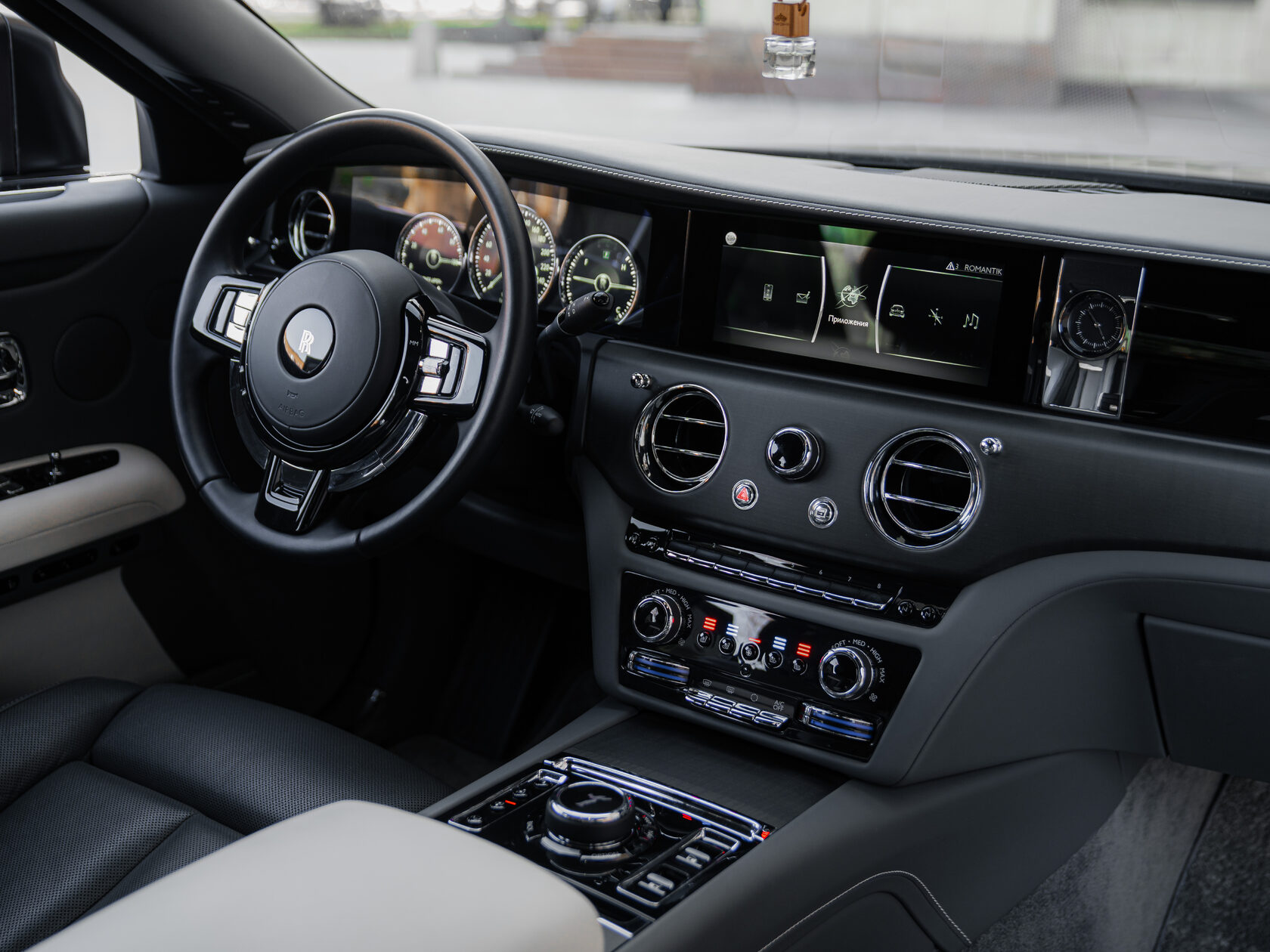 Rolls-Royce Ghost EXTENDED 2021 год <br>Graphite 