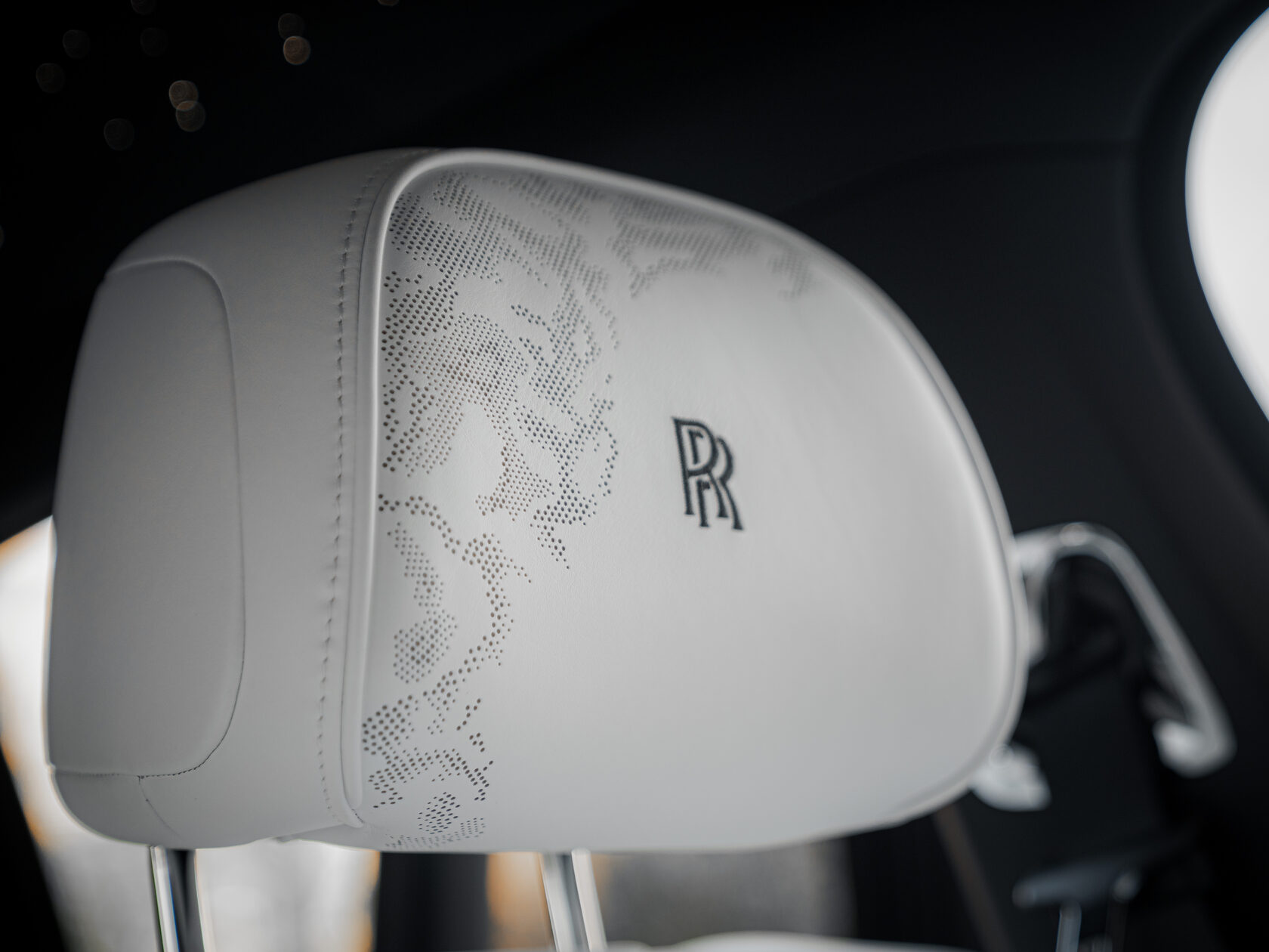 Rolls-Royce Cullinan Black Badge II  <br>Черный 