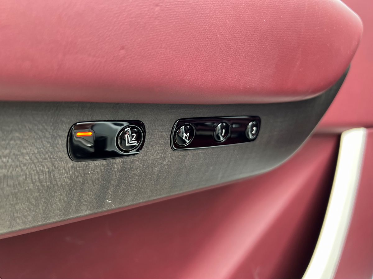 Rolls-Royce Cullinan, I 2019 год <br>Белый