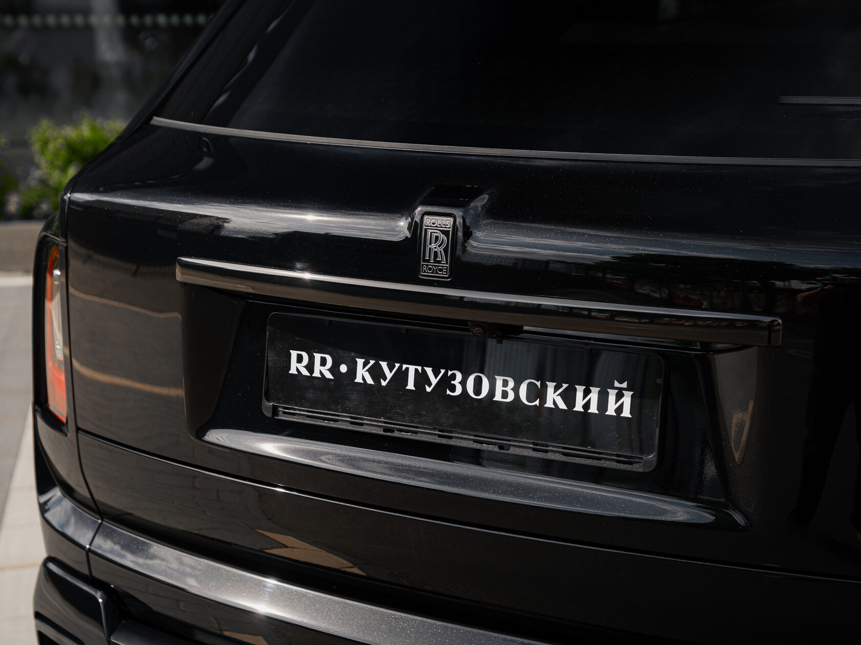 Rolls-Royce Cullinan Black Badge II  <br>Черный 