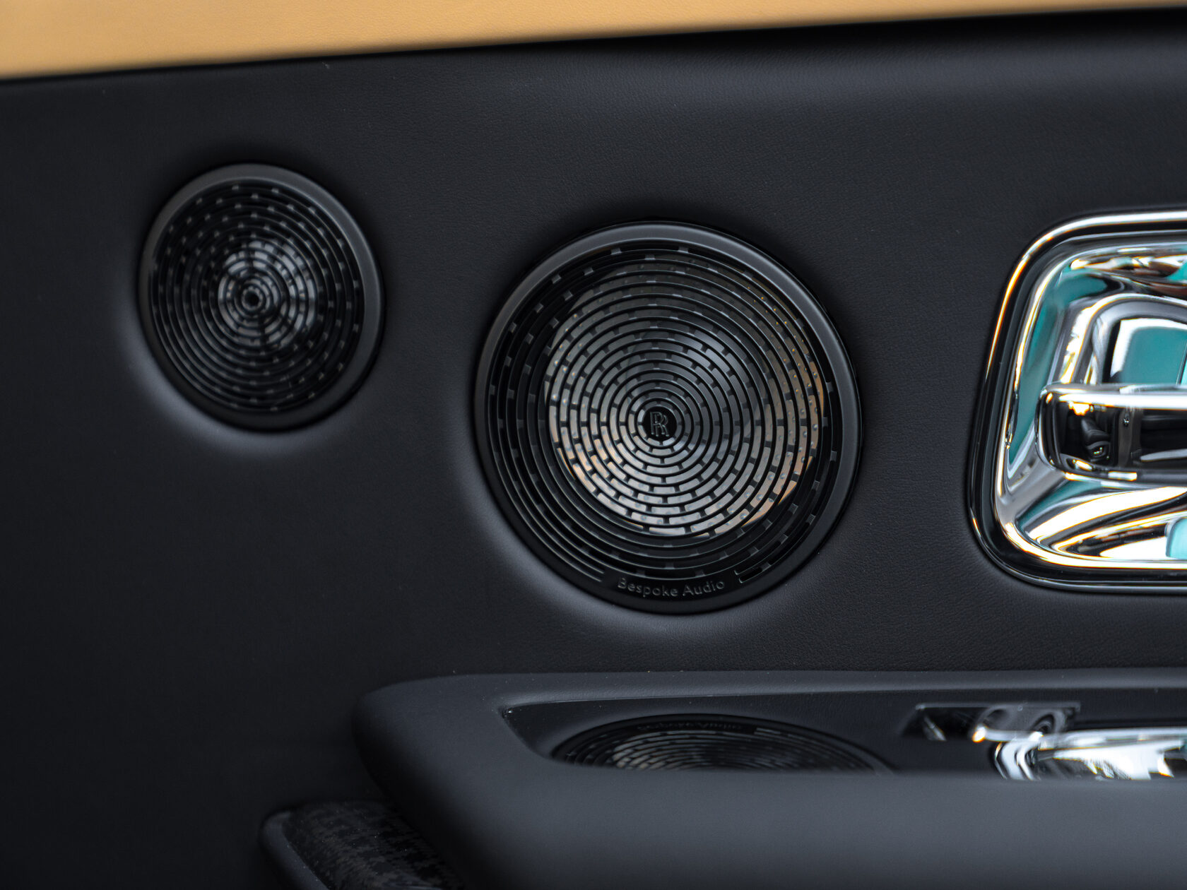 Rolls-Royce Cullinan Black Badge II  <br>Трюфель