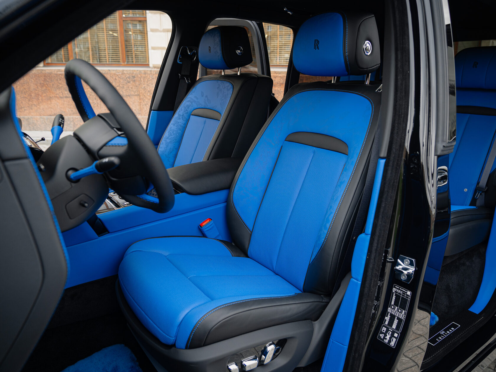 Rolls-Royce Cullinan Black Badge II  <br>Black