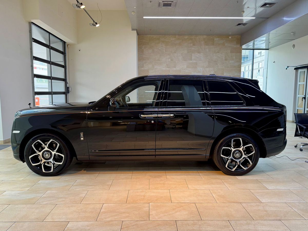 Rolls-Royce Cullinan  <br>Черный