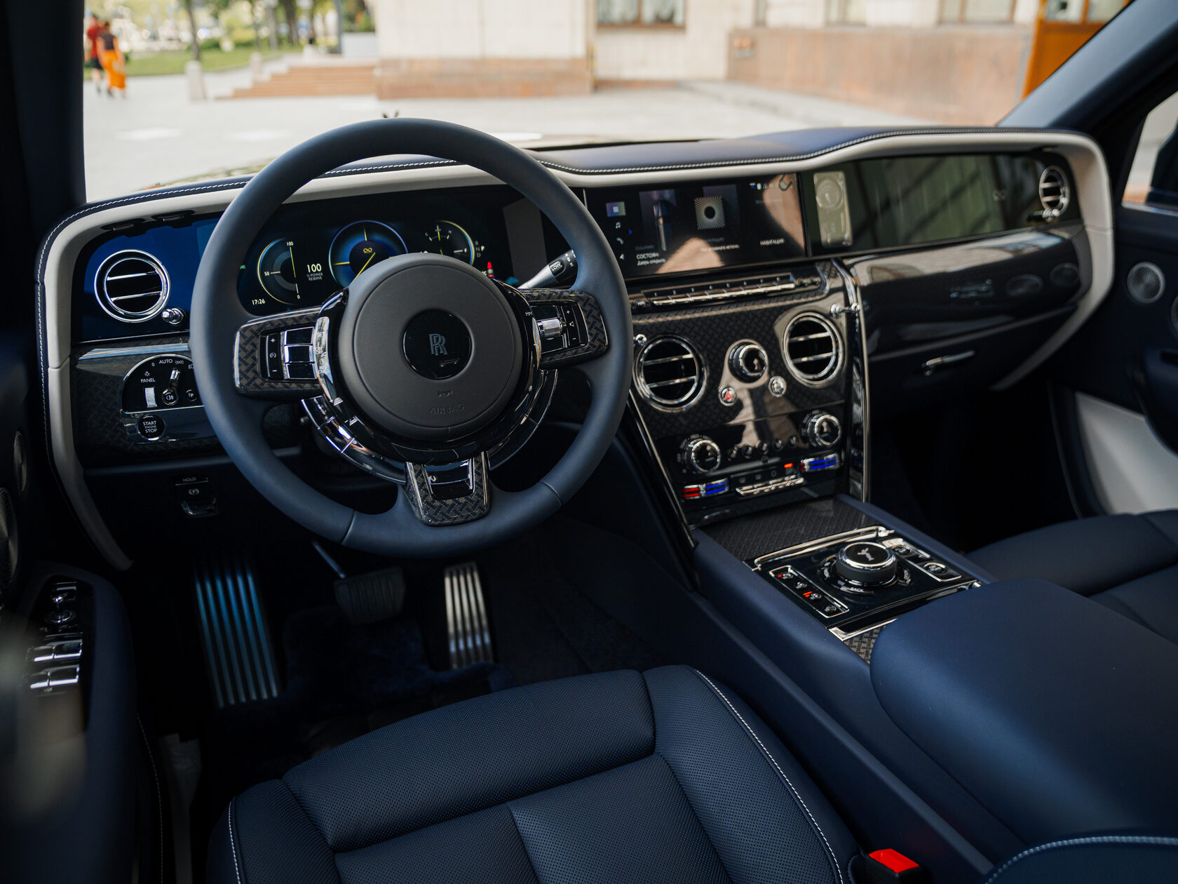 Rolls-Royce Cullinan Black Badge II  <br>Синий металлик 