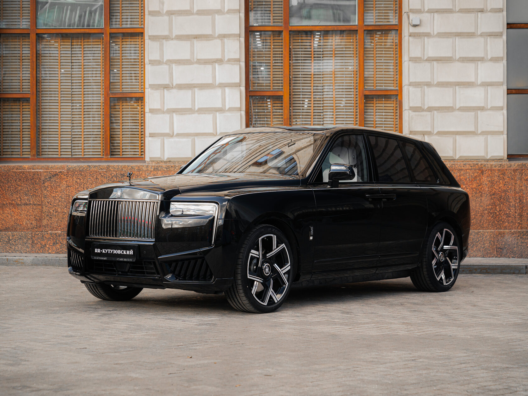 Rolls-Royce Cullinan Black Badge II 2025 год <br>Черный 