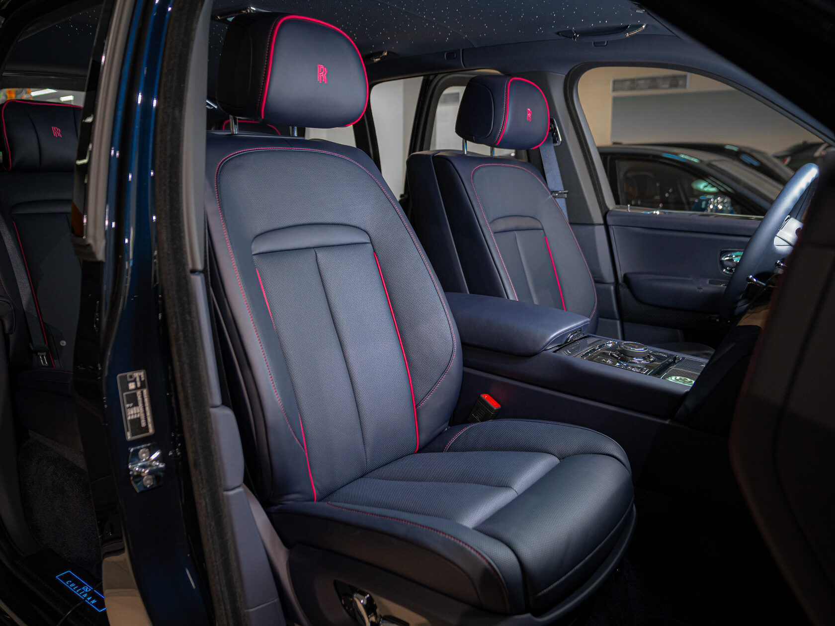 Rolls-Royce Cullinan Black Badge II  <br>Midnight Sapphire