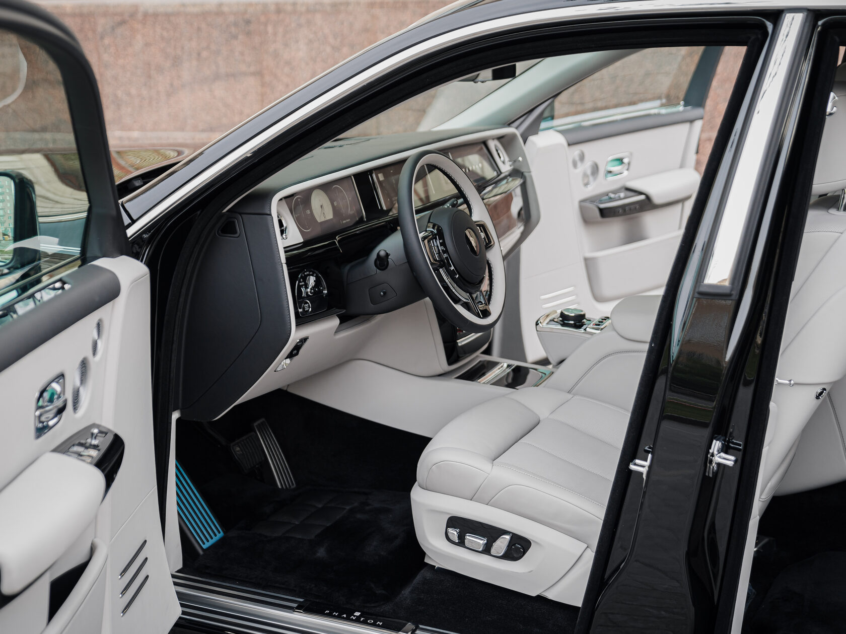Rolls-Royce Phantom Extended  <br>Black Diamond 