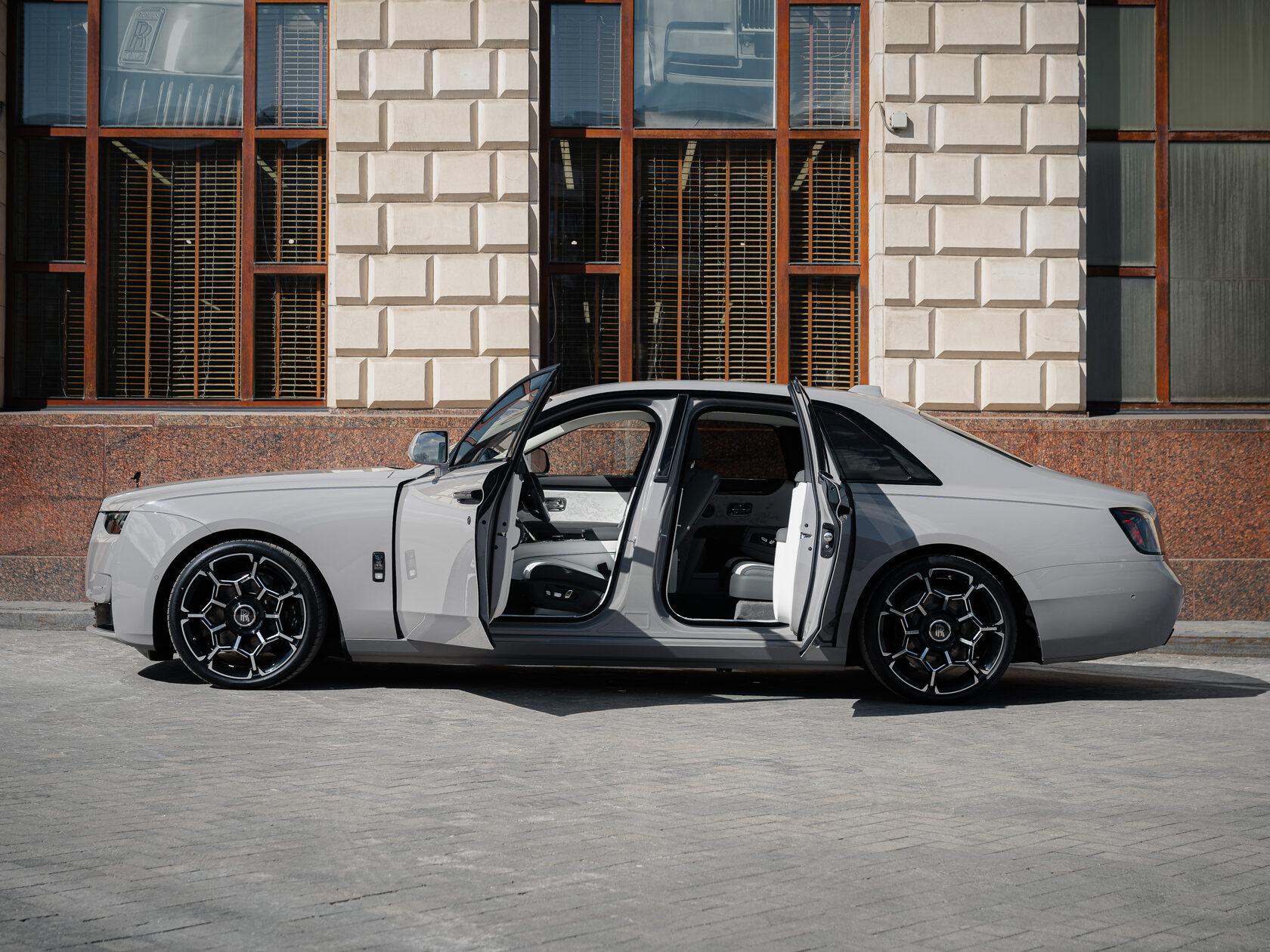 Rolls-Royce Ghost Black Badge Series II  <br>Tempest Grey 
