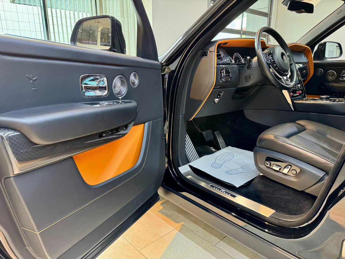 Rolls-Royce Cullinan  <br>Черный