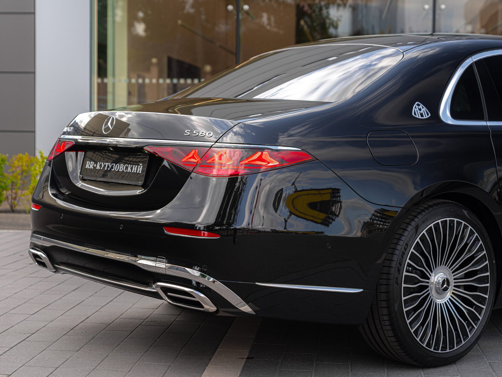 Rolls-Royce Maybach S 580 II  <br>черный обсидиан с покрытием металлик 