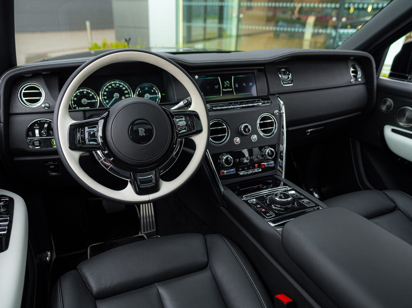 Rolls-Royce Cullinan 2019 год <br>Black Diamond