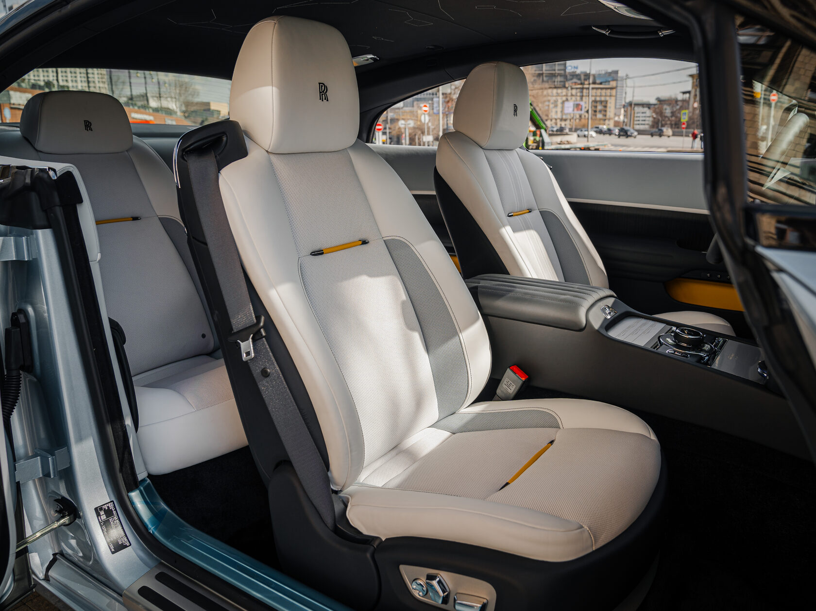 Rolls-Royce Wraith Black Badge Landspeed Collection  <br>Черный/ Небесноголубой