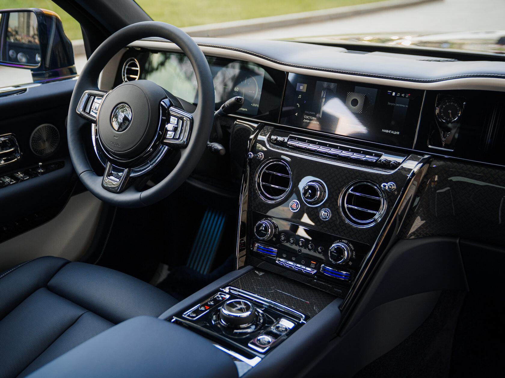 Rolls-Royce Cullinan Black Badge II  <br>Синий металлик 