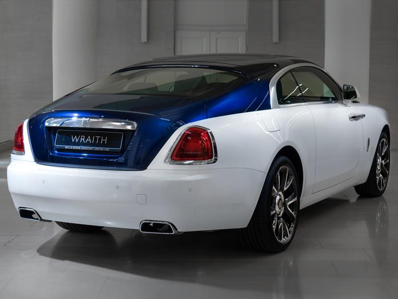 Rolls-Royce Wraith  <br>English White / Midnight Sapphire 