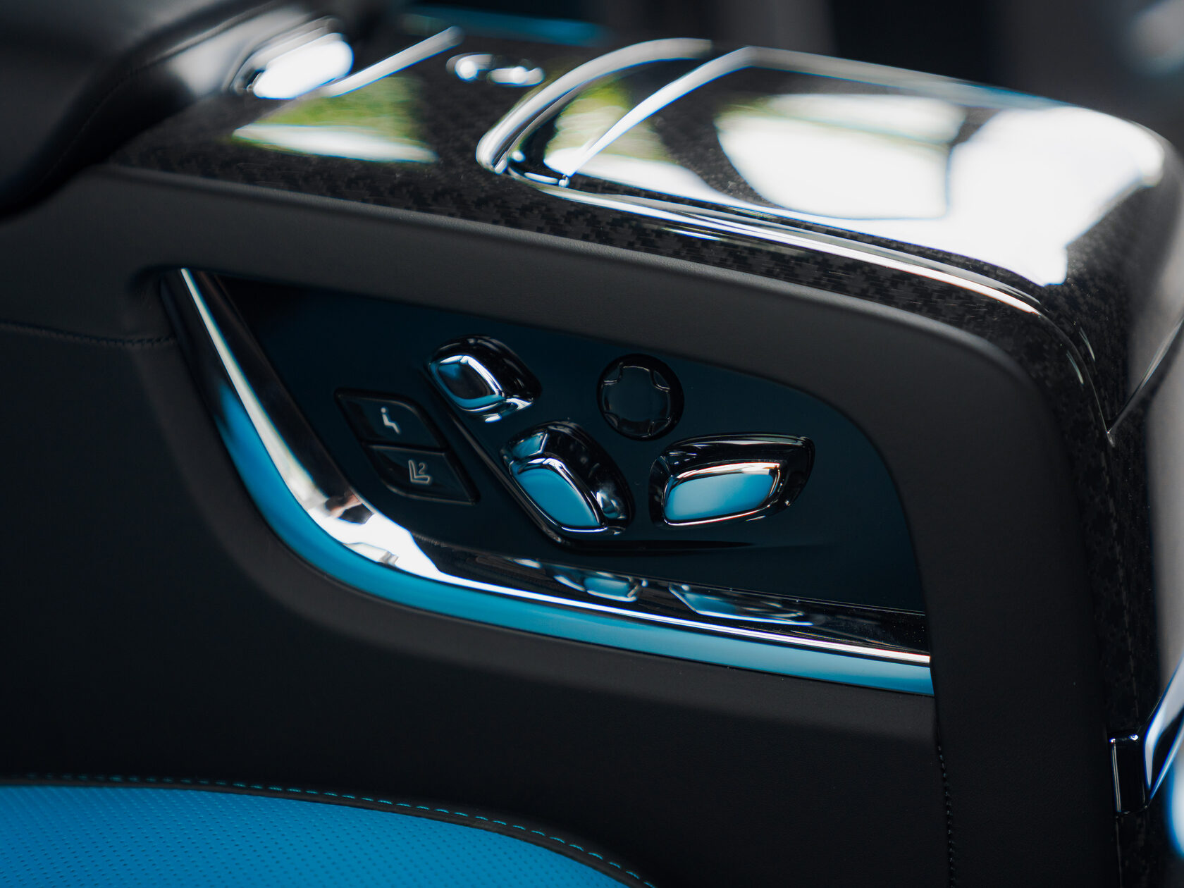 Rolls-Royce Cullinan Black Badge II  <br>Tempest Grey