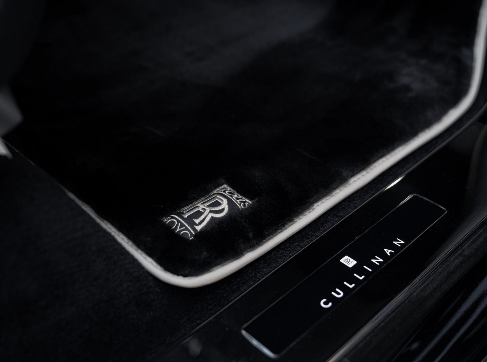 Rolls-Royce Cullinan 2019 год <br>Black Diamond