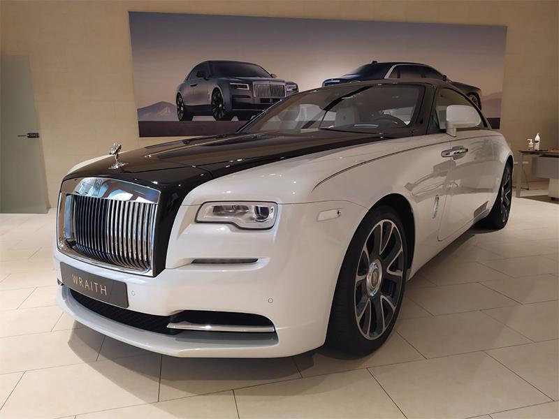 Rolls-Royce Wraith 2017 год <br>Andalusian White / Black Diamond 