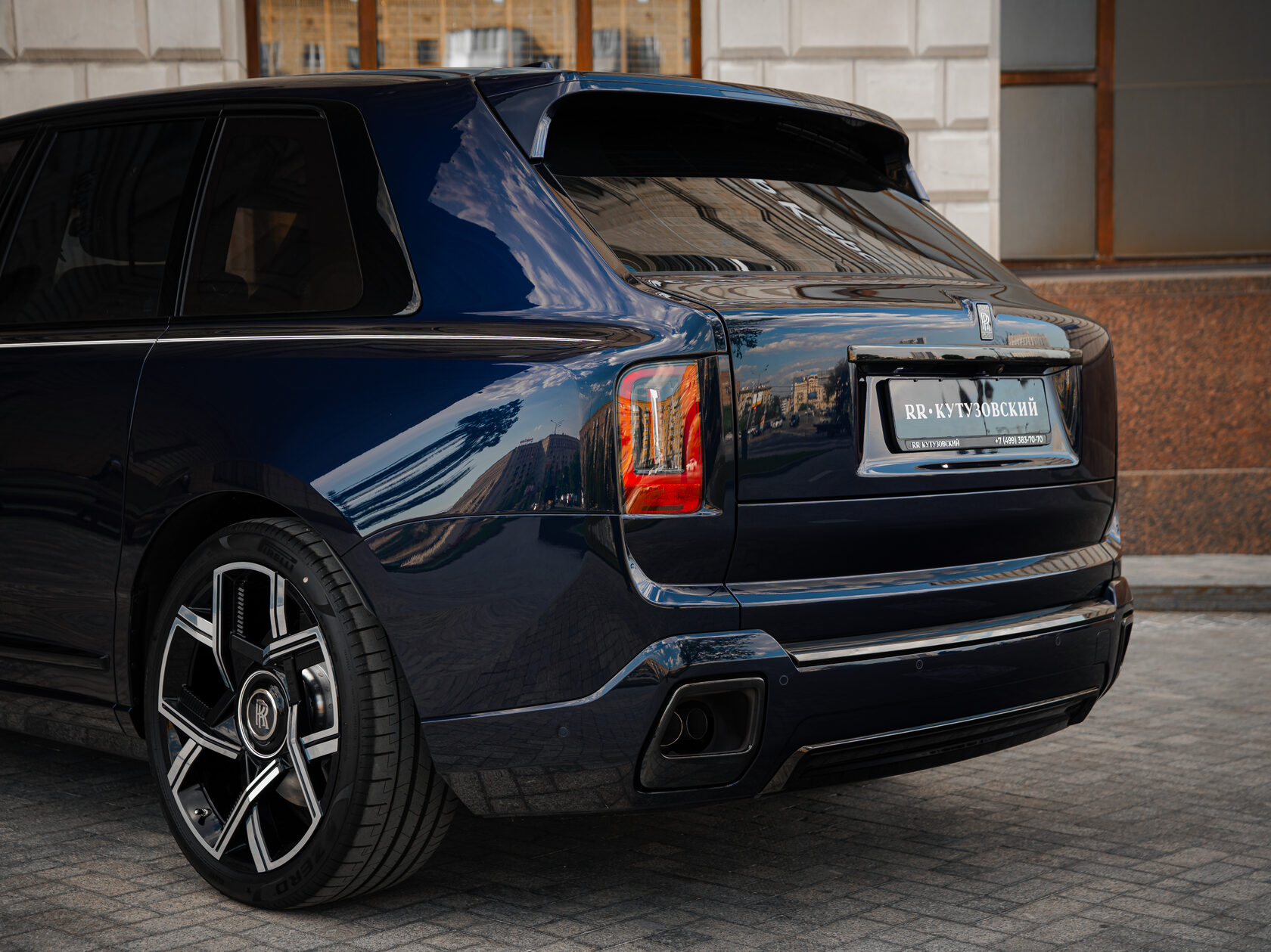 Rolls-Royce Cullinan Black Badge II  <br>Синий металлик 