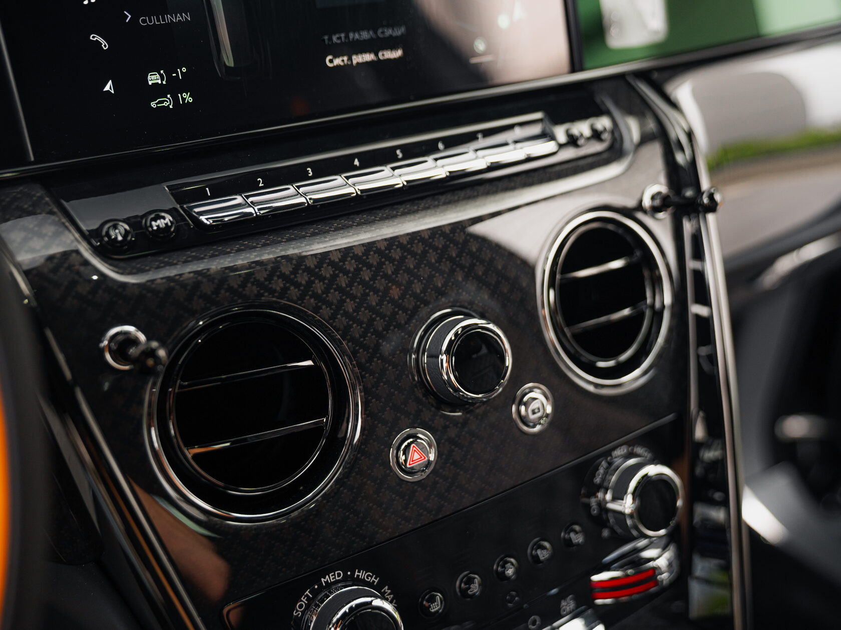 Rolls-Royce Cullinan Black Badge II  <br>Черный 