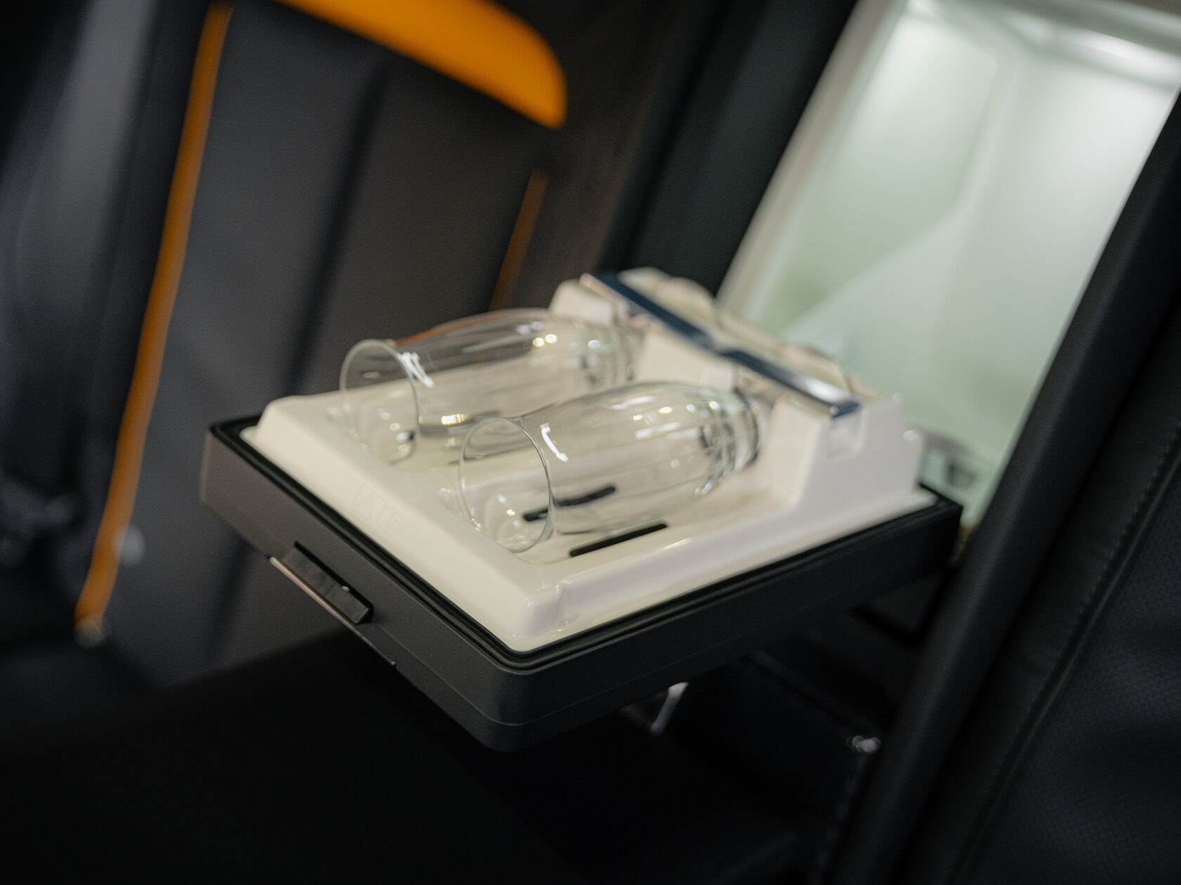 Rolls-Royce Cullinan Black Badge II  <br>Серый 