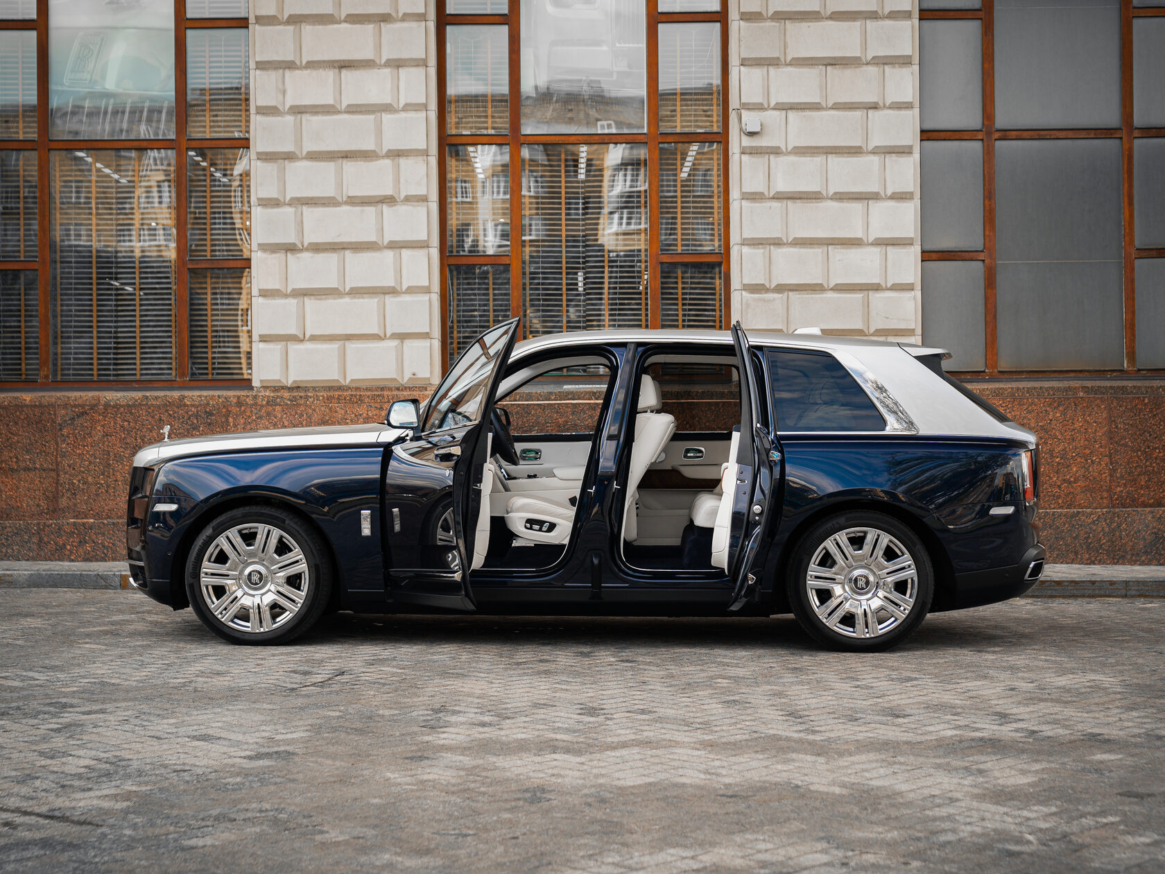 Rolls-Royce Cullinan 2021 год <br>Не указано