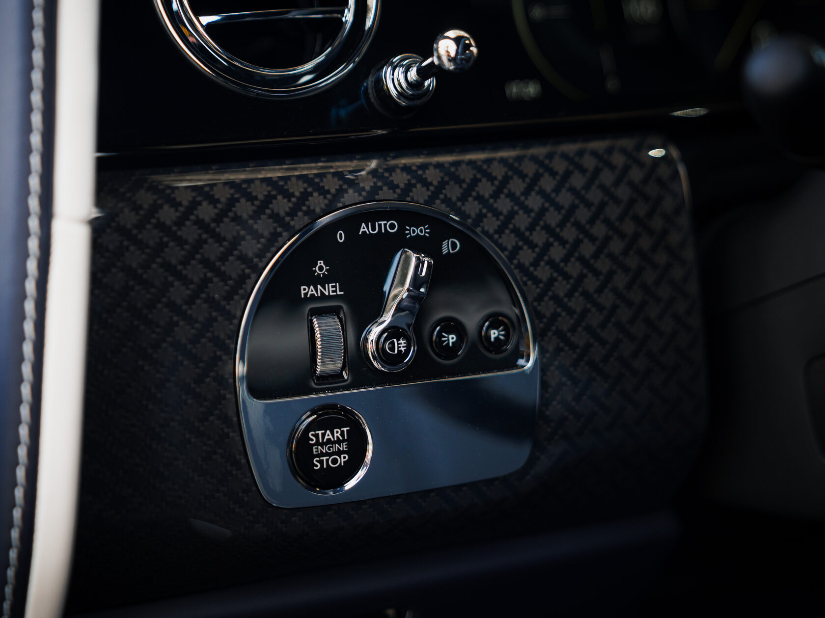 Rolls-Royce Cullinan Black Badge II  <br>Синий металлик 
