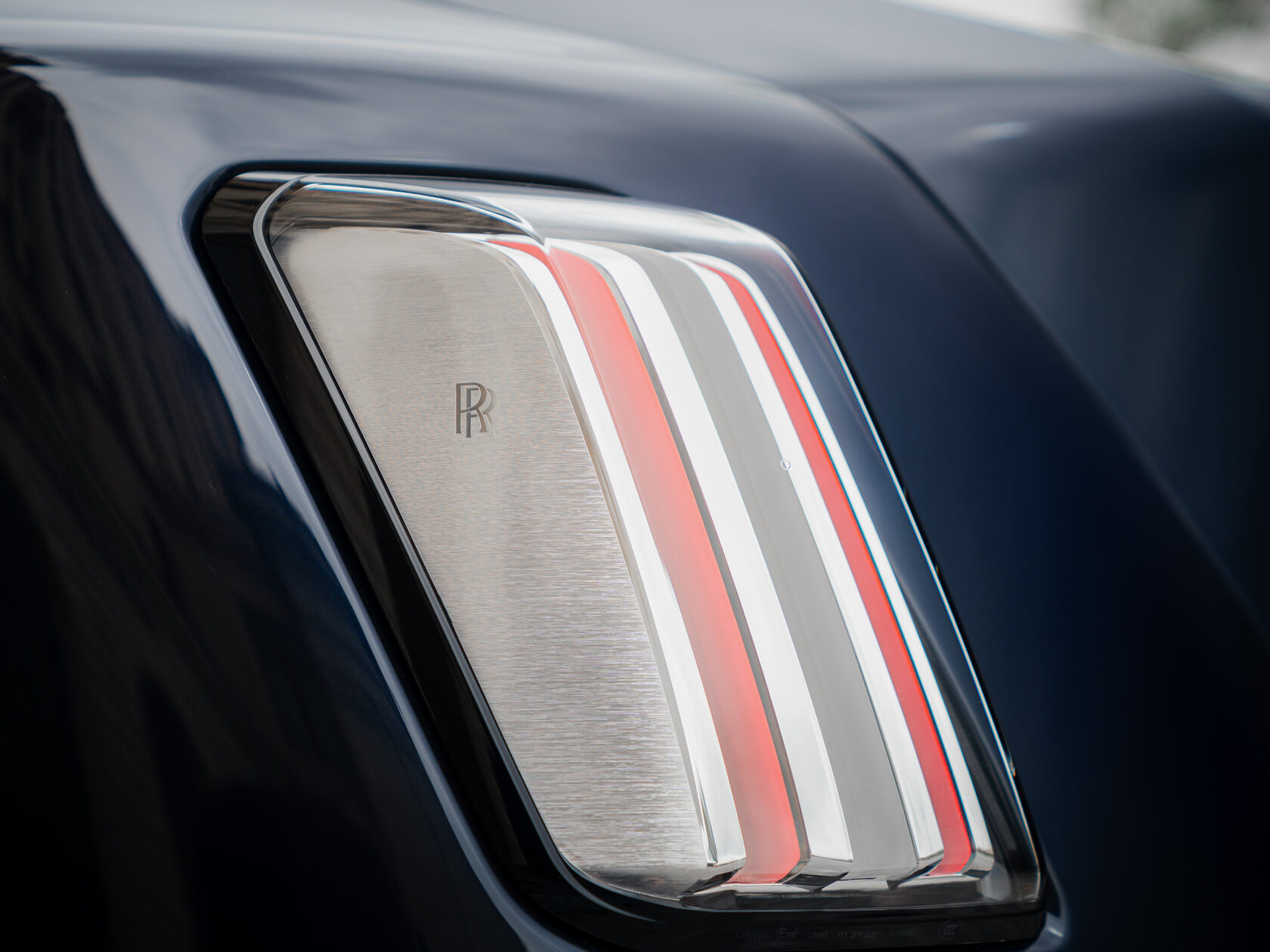 Rolls-Royce Black Badge Spectre  <br>Не указано