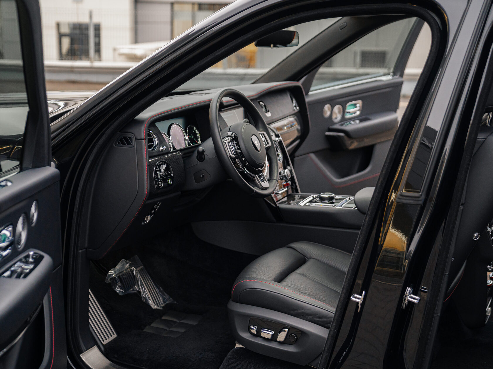Rolls-Royce Cullinan Black Badge I 2025 год <br>Black Diamond 