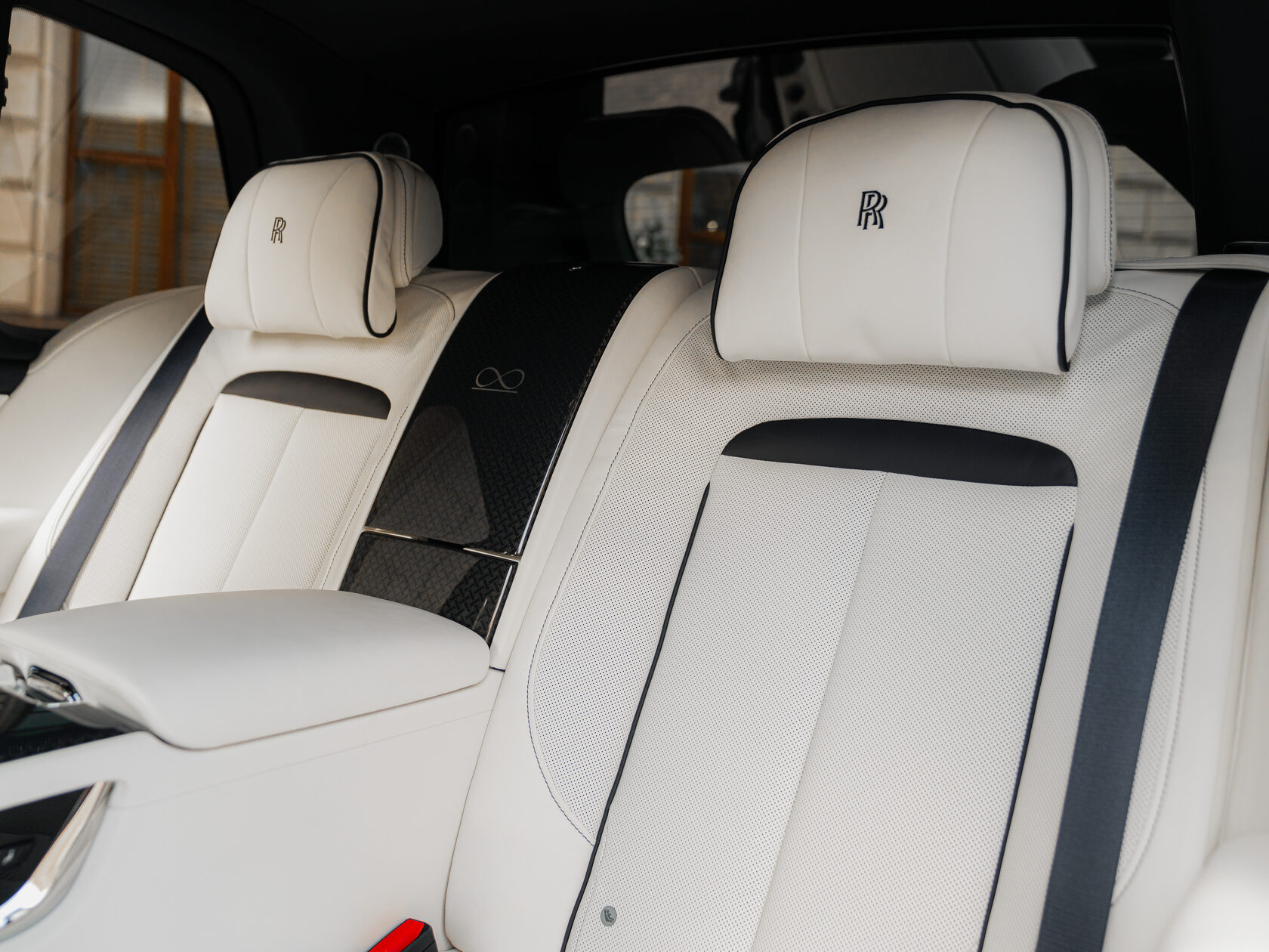 Rolls-Royce Cullinan Black Badge II 2025 год <br>Черный 