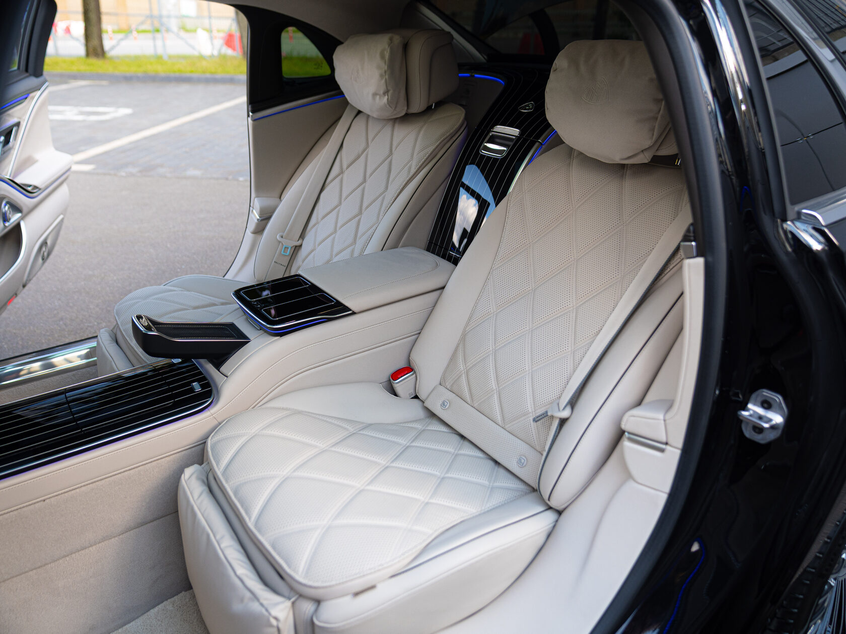 Rolls-Royce Maybach S 580 II  <br>черный обсидиан с покрытием металлик 
