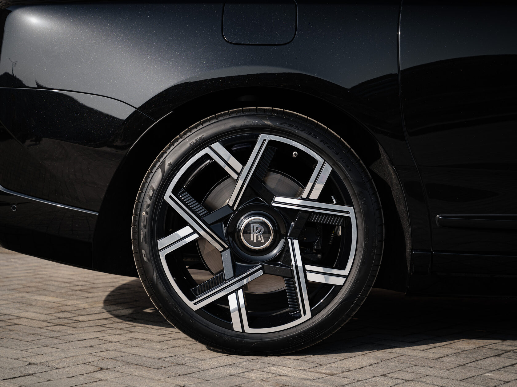 Rolls-Royce Cullinan Black Badge II  <br>Black Diamond