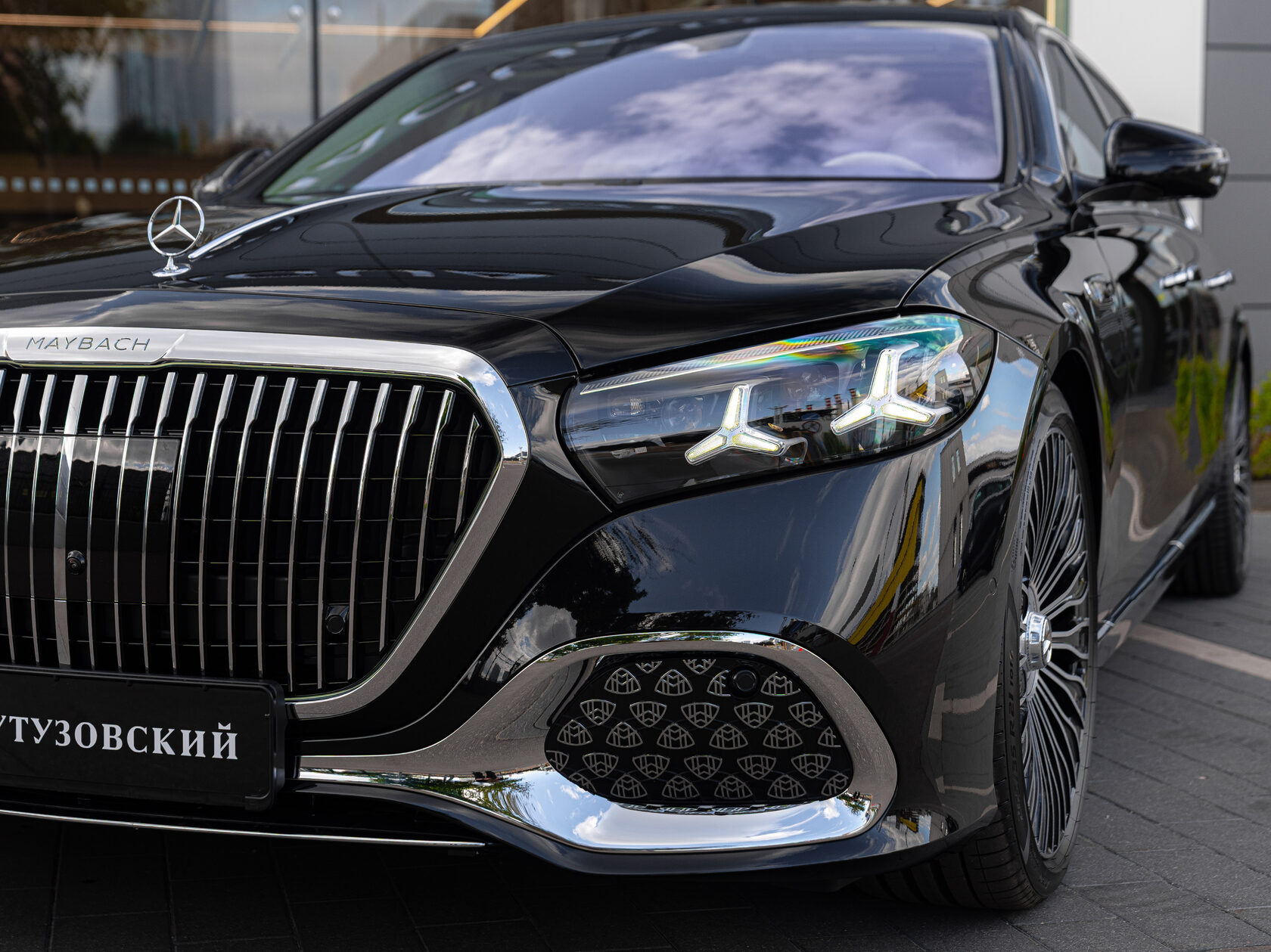 Rolls-Royce Maybach S 580 II  <br>черный обсидиан с покрытием металлик 