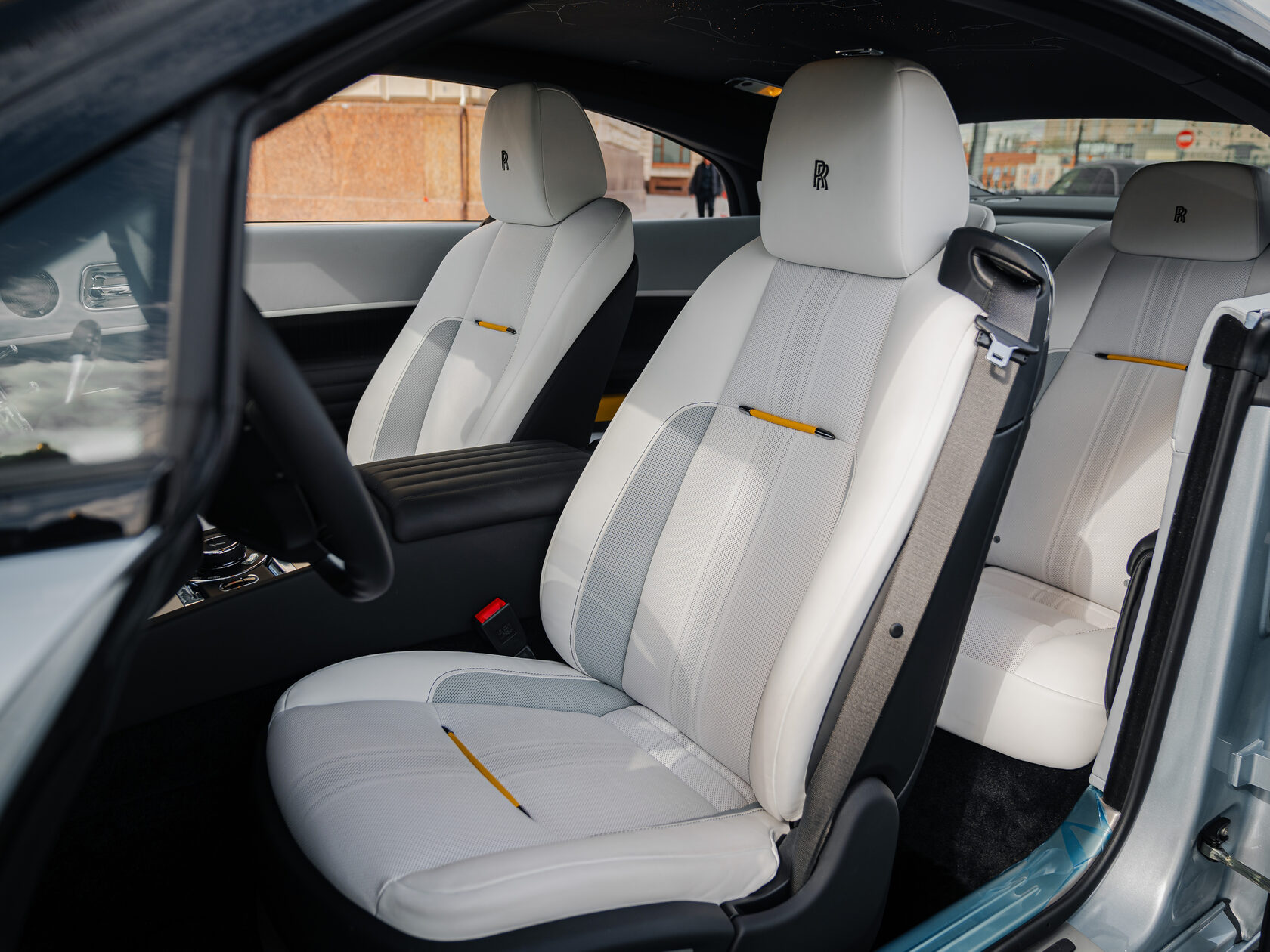 Rolls-Royce Wraith Black Badge Landspeed Collection  <br>Черный/ Небесноголубой