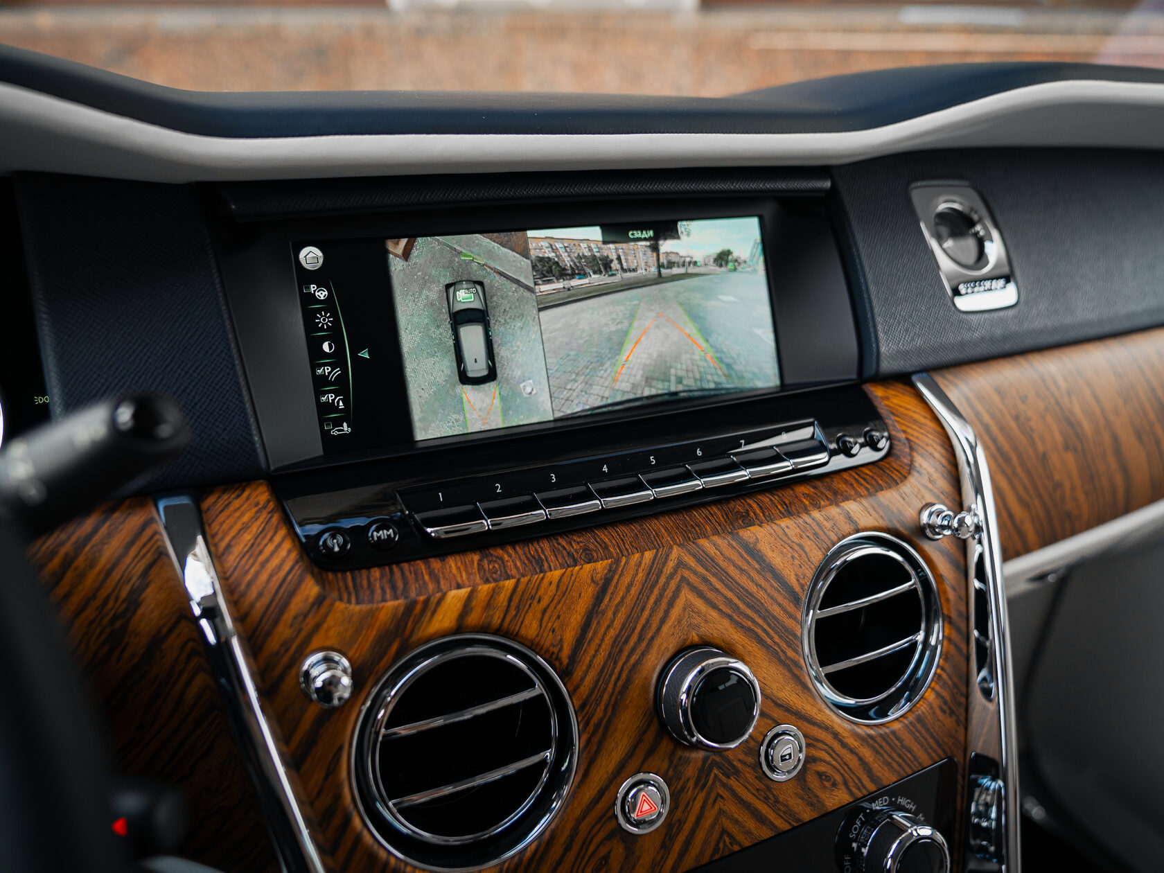 Rolls-Royce Cullinan  <br>Не указано