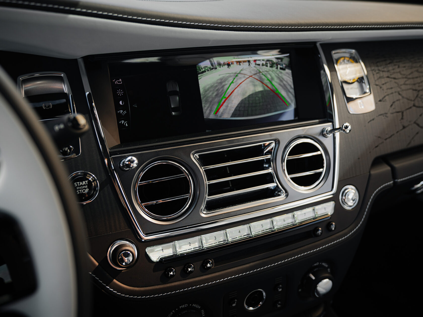 Rolls-Royce Wraith Black Badge Landspeed Collection  <br>Черный/ Небесноголубой