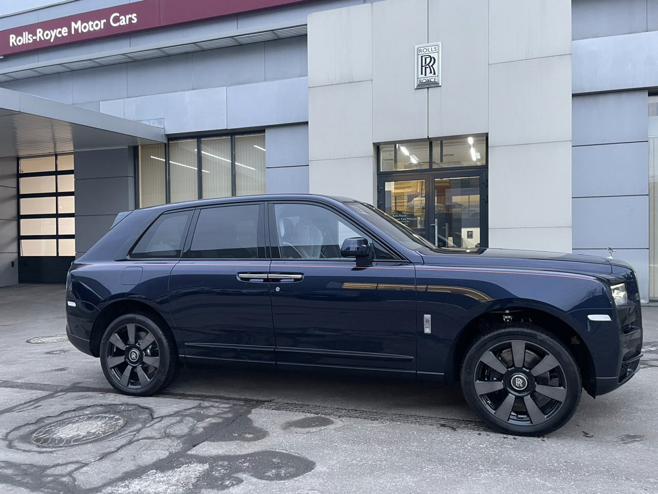 Rolls-Royce Cullinan  <br>Midnight Sapphire - Темно-Синий Металлик