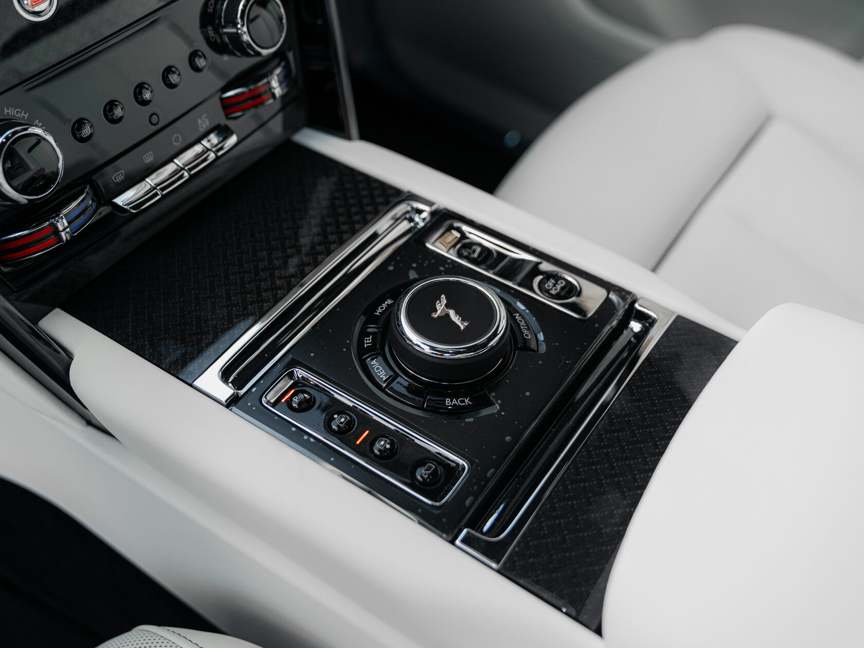 Rolls-Royce Cullinan Black Badge II 2025 год <br>Черный 